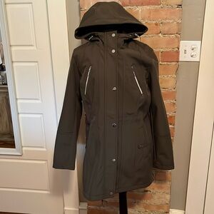 Sebby Olive color soft shell size large